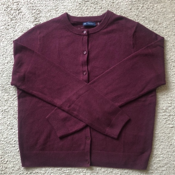 Gap- Crewneck Cardigan Sweater. - Picture 1 of 2
